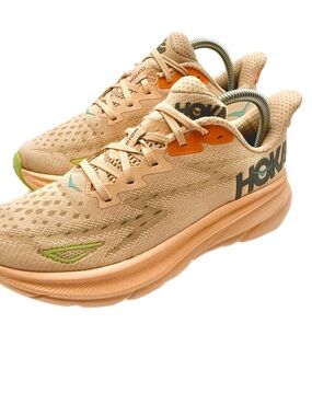 Hoka Clifton 9 running shoe women’s 8B